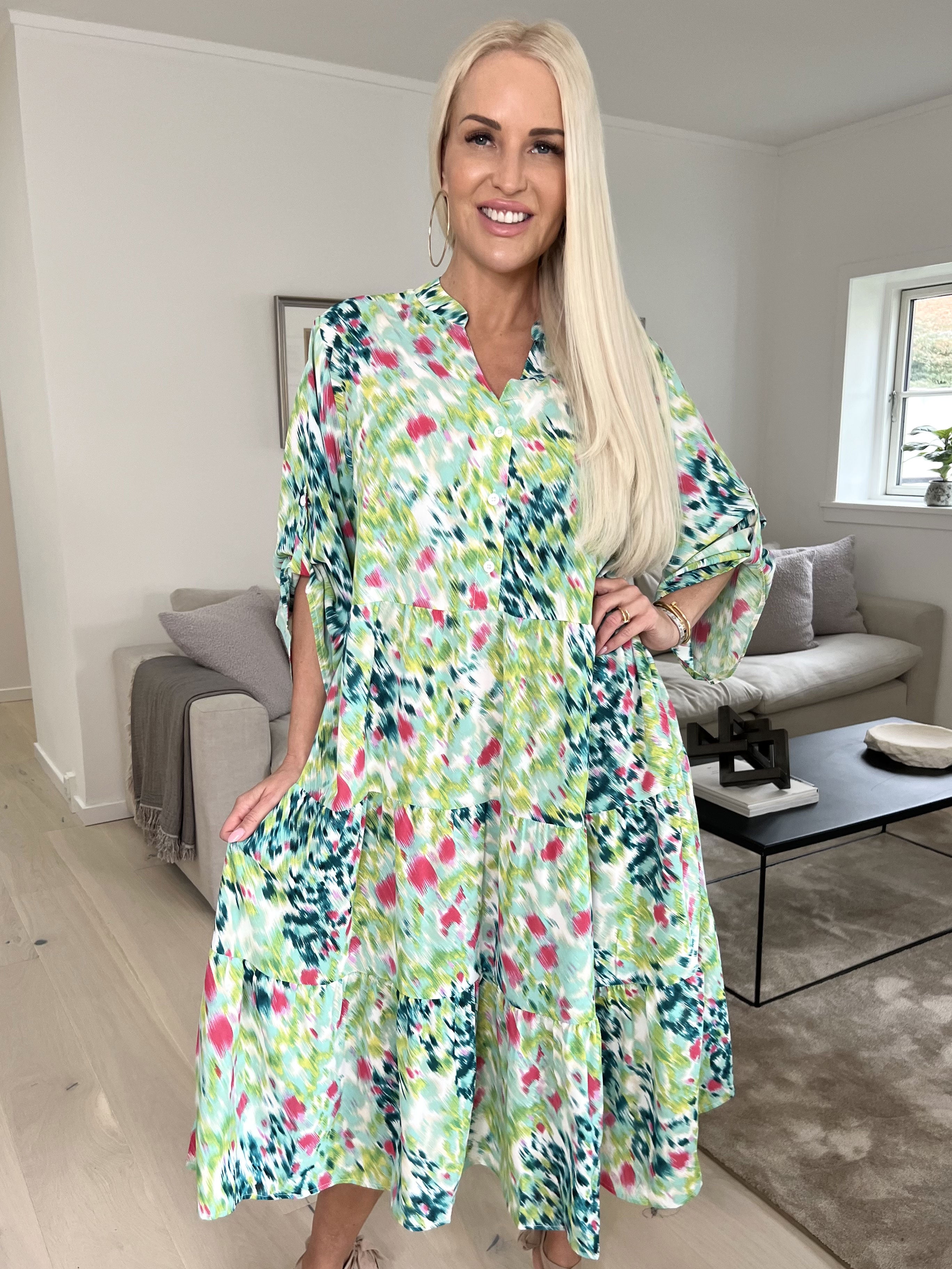 Simone - Sød kjole i flerefarvet print